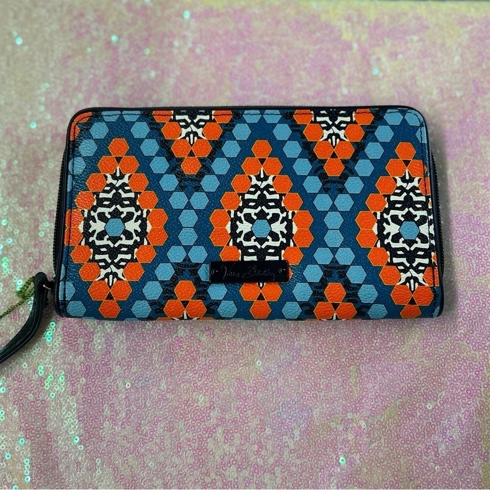 Vera Bradley| NWT Full size wallet zip around
